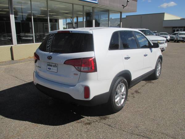 2014 Kia Sorento LX FWD - cars & trucks - by dealer - vehicle... for sale in Sioux City, IA – photo 5