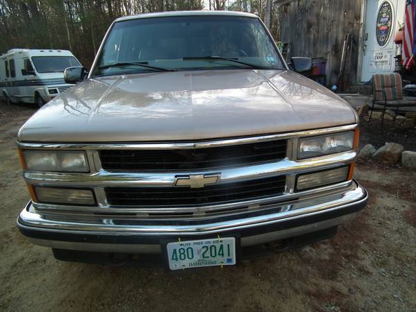 99 4x4 CHEVY :lt: k1500 SUBURBAN LOADED! - cars & trucks - by owner... for sale in Northfield Falls, VT – photo 12
