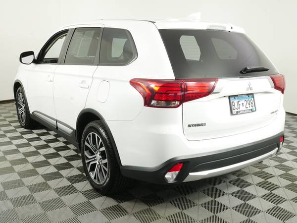 2017 Mitsubishi Outlander - cars & trucks - by dealer - vehicle... for sale in Inver Grove Heights, MN – photo 6