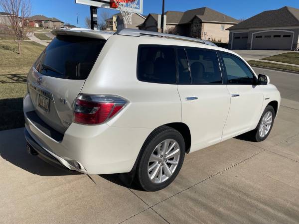 2008 Toyota Highlander - cars & trucks - by owner - vehicle... for sale in Sioux City, IA – photo 2
