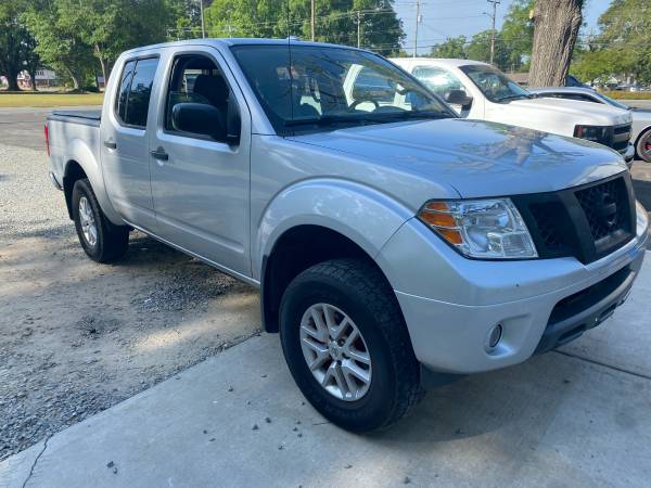 2016 Nissan Frontier Crew Cab 4x4 V6 Only 80k Miles Like New - cars for sale in Wallace, NC – photo 2