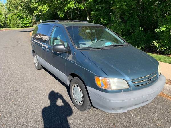 2001 Toyota Sienna LE for sale in Collegeville, PA – photo 2