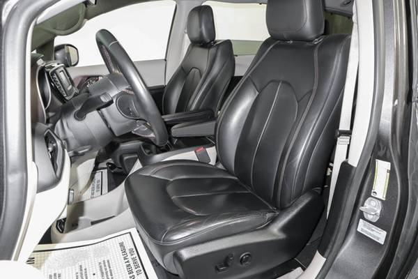 2017 Chrysler Pacifica, Granite Crystal Metallic Clearcoat for sale in Wall, NJ – photo 14