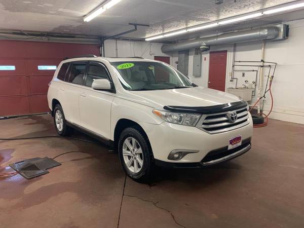 SHARP! 2013 Toyota Highlander with 96, 237 Miles-vermont - cars & for sale in Barre, VT – photo 2