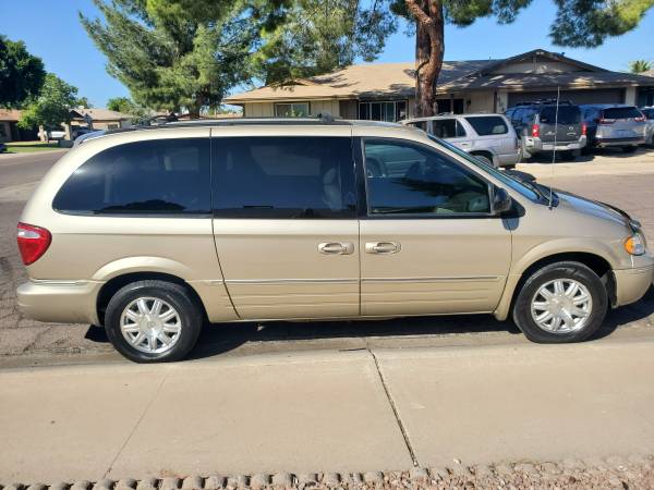 2006 Chrysler town an country stow n go limited 137k miles for sale in Glendale, AZ – photo 3