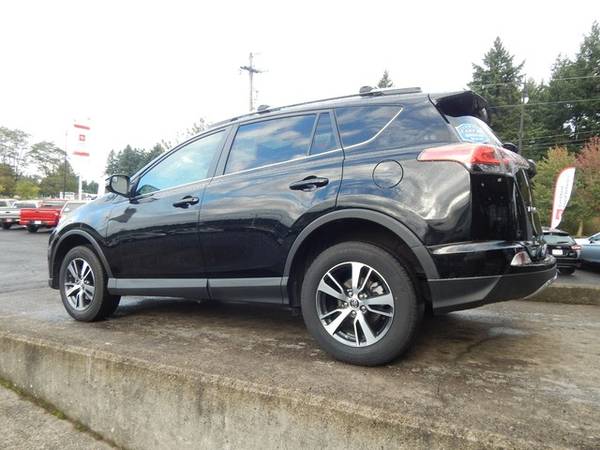 2017 Toyota RAV4 All Wheel Drive Certified RAV 4 XLE AWD SUV for sale in Vancouver, OR – photo 4