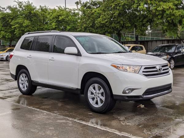 2013 Toyota Highlander Plus SKU:DS109636 SUV - cars & trucks - by... for sale in Pembroke Pines, FL – photo 3