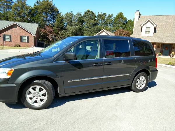2012 Chrysler Town and Country for sale in Maryville, TN – photo 2
