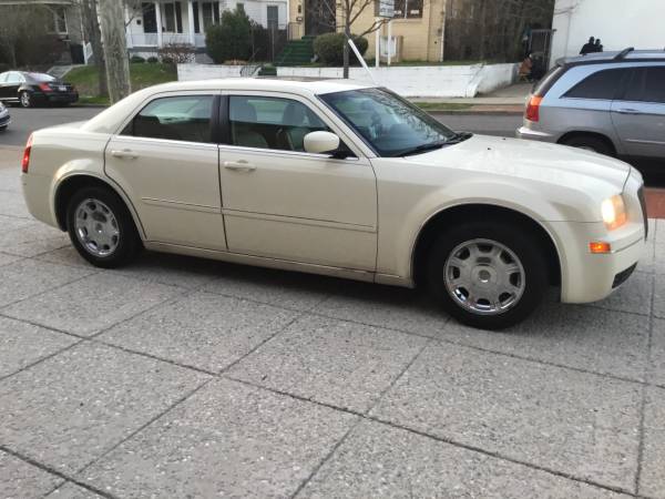 2006 Chrysler 300 Touring 3 5 Loaded runs & Looks like new only for sale in Washington, District Of Columbia – photo 5