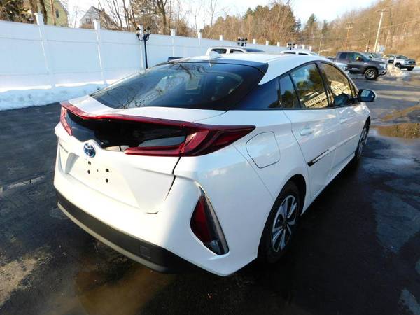 2017 TOYOTA PRIUS PRIME PLUG-IN HYBRID CLEAN GAS SIPPER! - cars & for sale in Barre, VT – photo 8