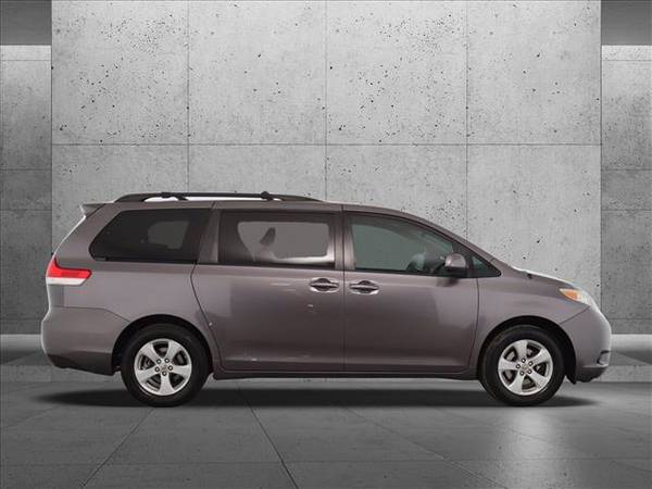 2011 Toyota Sienna LE SKU: BS021499 Mini-Van - - by for sale in Westmont, IL – photo 6