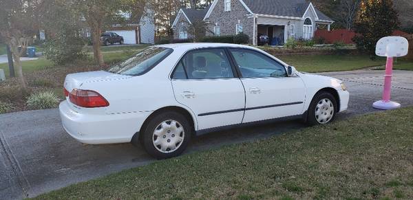 2000 Honda Accord LX 184,000 miles manual - cars & trucks - by owner... for sale in Grayson, GA – photo 6