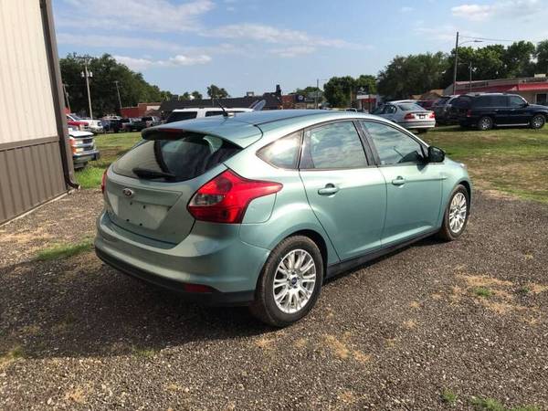 2012 Ford Focus SE - cars & trucks - by dealer - vehicle automotive... for sale in Junction City, KS – photo 6