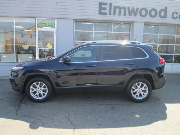 2016 jeep cherokee ltd 4cl 4wd great on gas - - by for sale in East Providence, RI – photo 2
