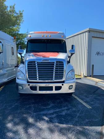 2013 Freightliner Cascadia - cars & trucks - by dealer - vehicle... for sale in Nixa, MO – photo 2