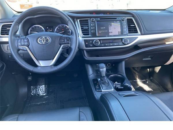 Certified 2019 Toyota Highlander XLE/10, 901 below Retail! - cars for sale in Scottsdale, AZ – photo 17
