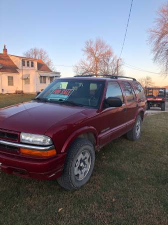 2002 Chevy S10 blazer 4x4 - cars & trucks - by owner - vehicle... for sale in Indianola, IA – photo 4