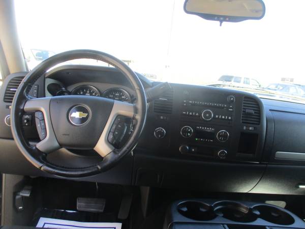 2011 Chevy Silverado EX-Cab Z71 4X4 for sale in Girard, IL – photo 8
