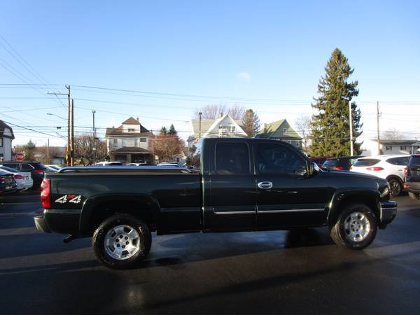2006 CHEVY SILVERADO LT EXT CAB - CLEAN CAR FAX - EXTRA CLEAN - 4X4... for sale in Moosic, PA – photo 3