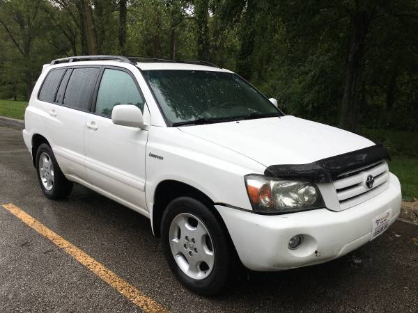 2005 Toyota Highlander 3rd row loaded! - cars & trucks - by dealer -... for sale in Riverside, MO – photo 7