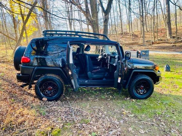 2007 TOYOTA FJ CRUISER 4X4 4D SUV WITH TRD PERFORMANCE PACKAGE -... for sale in Monroe, CT – photo 4