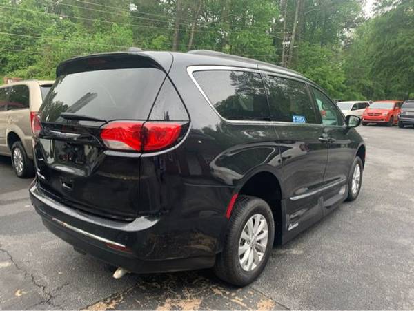 2017 Chrysler Pacifica Touring-L handicap wheelchair side for sale in Dallas, PA – photo 4