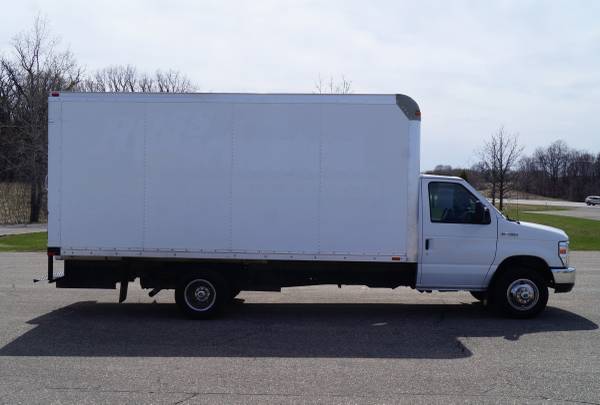 2013 Ford Econoline E450 - 16ft Box Truck w/ Ramp - RWD 6.8L V10... for sale in Dassel, MN – photo 3