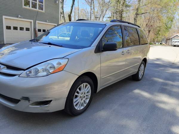 2008 Toyota Sienna LE Mini Van - - by dealer - vehicle for sale in Whitinsville, MA – photo 2