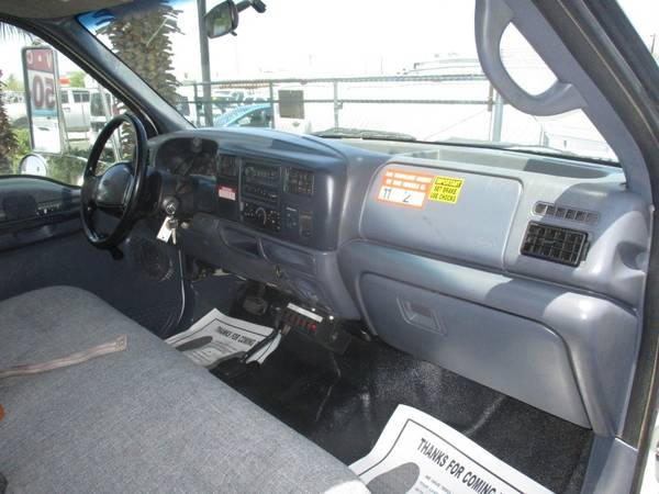 2001 Ford Super Duty F-550 Reg Cab XL 4WD Bucket Truck - Boom Truck for sale in Tucson, AZ – photo 11