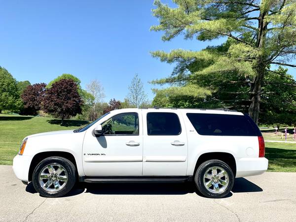 2009 GMC Yukon XL SLT 4WD - - by dealer - vehicle for sale in Beech Grove, IN – photo 2