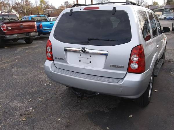 2005 Mazda tribute Leather loaded Rust free CLEAN Low miles! - cars... for sale in Muncie, IN – photo 5