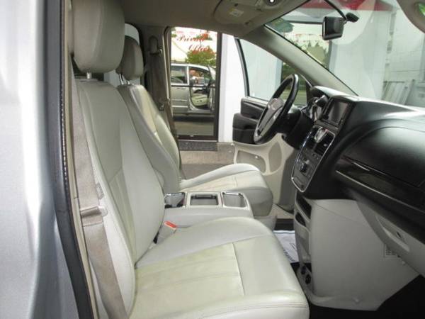 2013 Chrysler Town & Country Touring Minivan 4D Cars and Trucks for sale in Portland, OR – photo 10