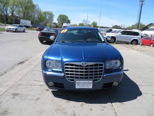 09 chrysler 300C 169000 miles, clean car no rust 6950 - cars & for sale in Waterloo, IA – photo 2