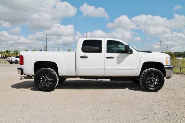 2014 CHEVROLET 2500 LT 4x4 - LOW MILES- DIESEL- COGNITO- NEW 20s &... for sale in Liberty Hill, TX – photo 15