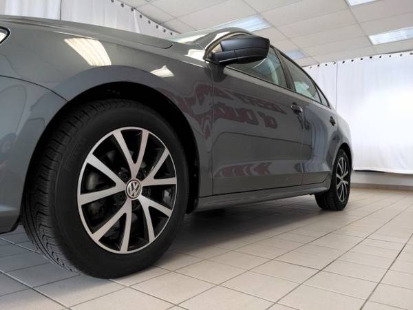 2016 Volkswagen Jetta FWD 4D Sedan/Sedan 1 4T SE for sale in Dubuque, IA – photo 4