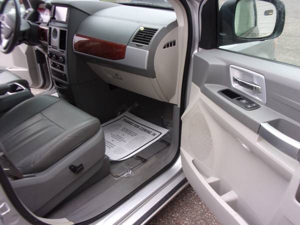 2008 Chrysler Town and Country Touring for sale in Mondovi, WI – photo 16