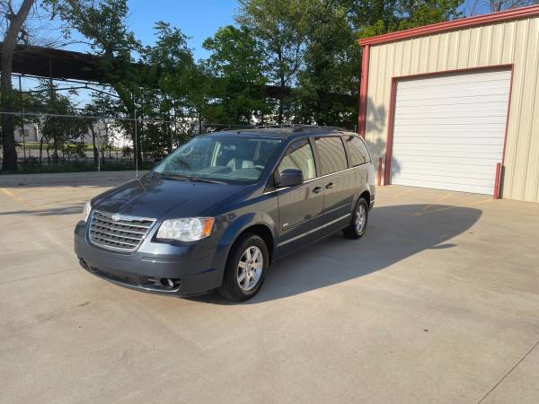 2009 Chrysler town and country - - by dealer - vehicle for sale in Wichita, KS – photo 4
