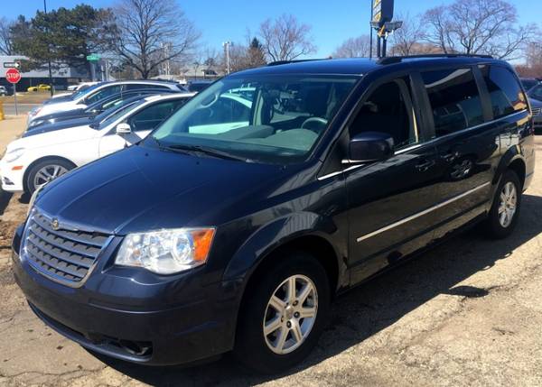 2009 Chrysler Town Country Touring for sale in Eastpointe, MI – photo 6