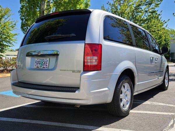 2010 Chrysler Town Country Touring Edition Minivan/7-passenger for sale in Portland, WA – photo 8