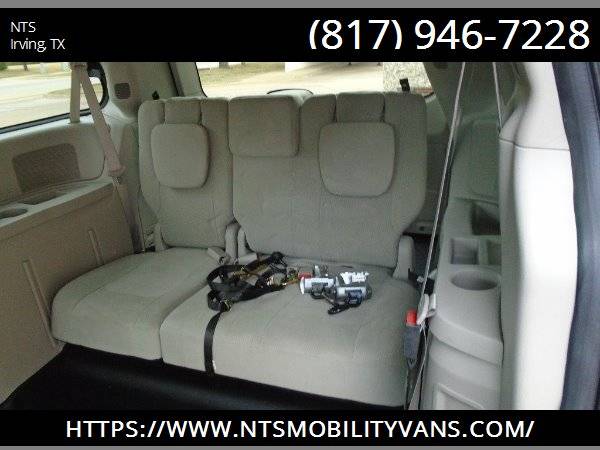 12 DODGE GRAND CARAVAN POWER RAMP MOBILITY HANDICAPPED WHEELCHAIR VAN for sale in Irving, MO – photo 15