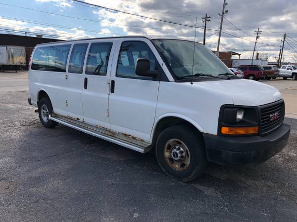 2007 Chevy Express 3500 passenger van - cars & trucks - by dealer -... for sale in Cleveland, OH – photo 3