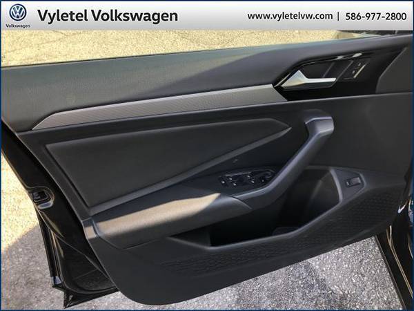 2019 Volkswagen Jetta sedan R-Line Auto w/SULEV - Volkswagen Deep for sale in Sterling Heights, MI – photo 14