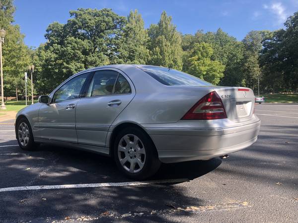 2005 Mercedes-Benz C-Class SHARP!! FINANCING AVALIABLE!! for sale in rock island, IL – photo 2