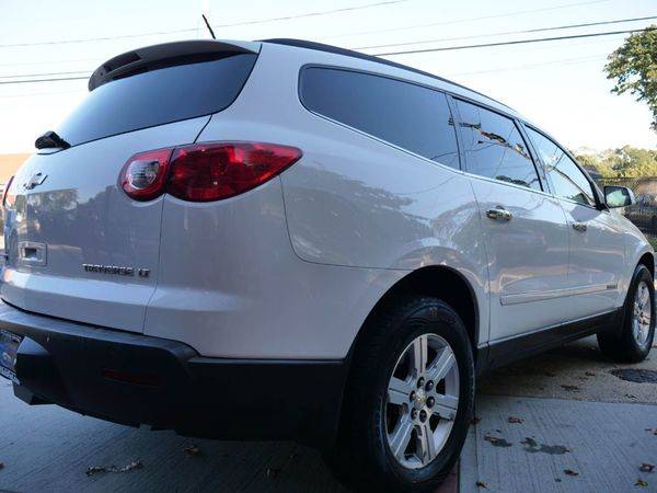 2009 Chevrolet Chevy Traverse 09 TRAVERSE, THIRD ROW SEATING,... for sale in Massapequa, NY – photo 6