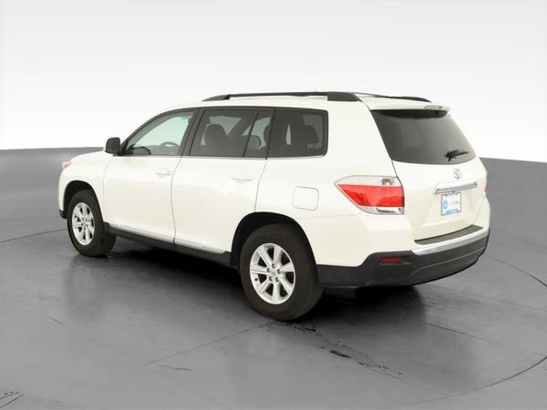 2013 Toyota Highlander Plus Sport Utility 4D suv White - FINANCE -... for sale in Rochester , NY – photo 7