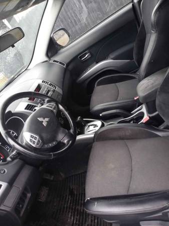 2010 Mitsubishi Outlander - cars & trucks - by dealer - vehicle... for sale in Indianapolis, IN – photo 9