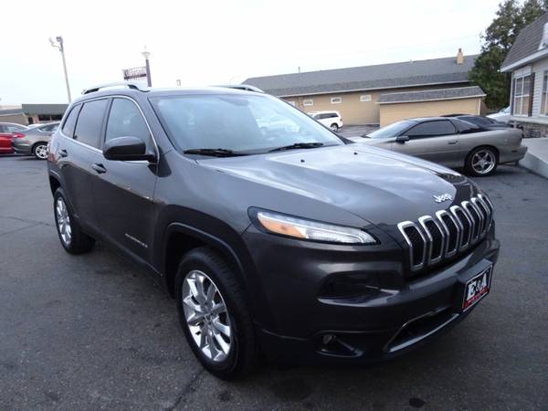 2017 Jeep Cherokee Limited 4x4 - - by dealer - vehicle for sale in Waterloo, IA – photo 8