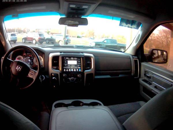 2014 RAM 1500 CREW CAB SLT - cars & trucks - by dealer - vehicle... for sale in Shawnee, MO – photo 9