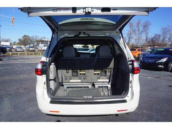 2015 Toyota Sienna 5dr 7-Pass Van XLE AAS FWD - - by for sale in Knoxville, TN – photo 11