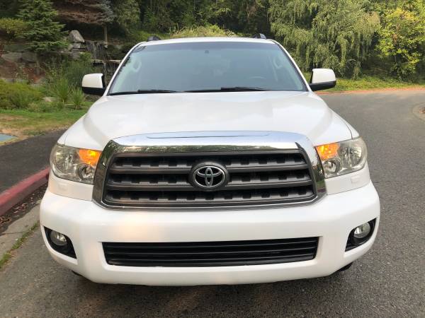 2010 Toyota Sequoia SR5 4WD --Leather, Sunroof, 5.7L V8, Clean... for sale in Kirkland, WA – photo 2